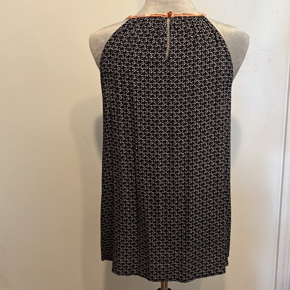 Boutique Sleeveless key hole top - Picture 4 of 7